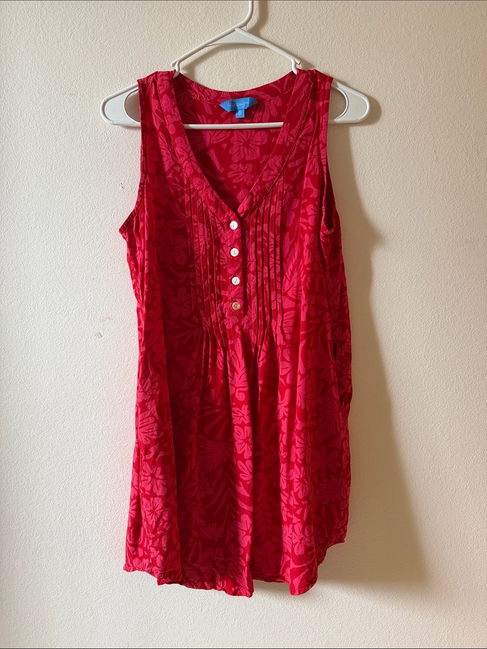 Blueginger Sleeveless Red Floral Pintuck Tunic Top, size small